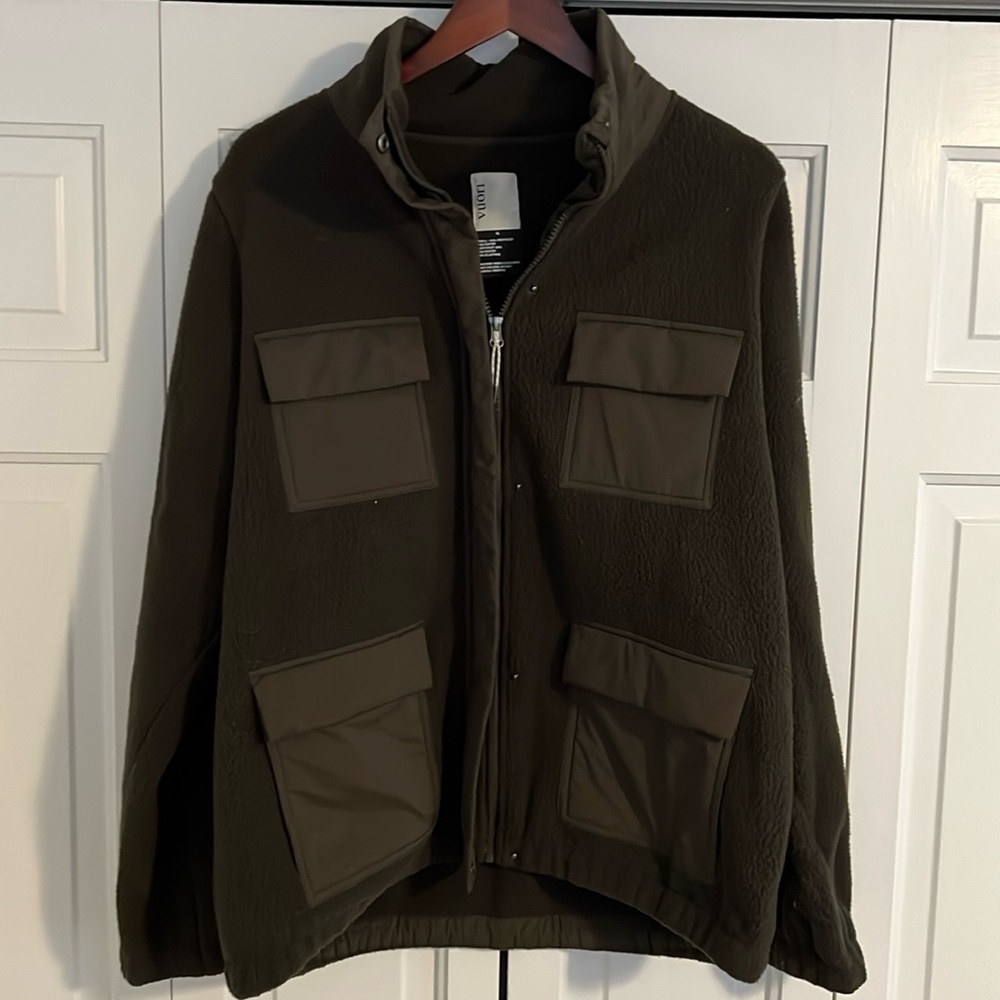 NWOT Vuori women’s fleece - XL in olive green